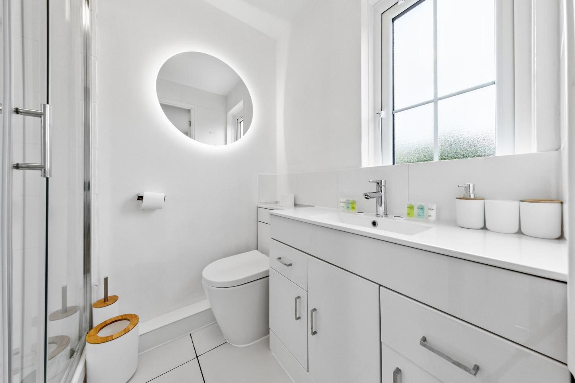 Whole House N7 Perfect For Contractor Stays